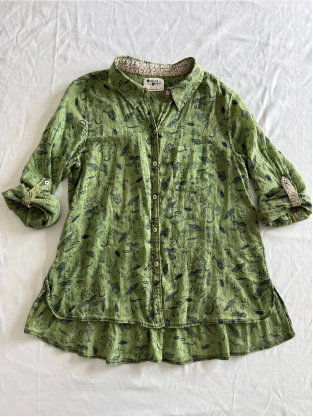 Women's Holding Horses Button Down Shirt Size 6 Green Black Animal Print